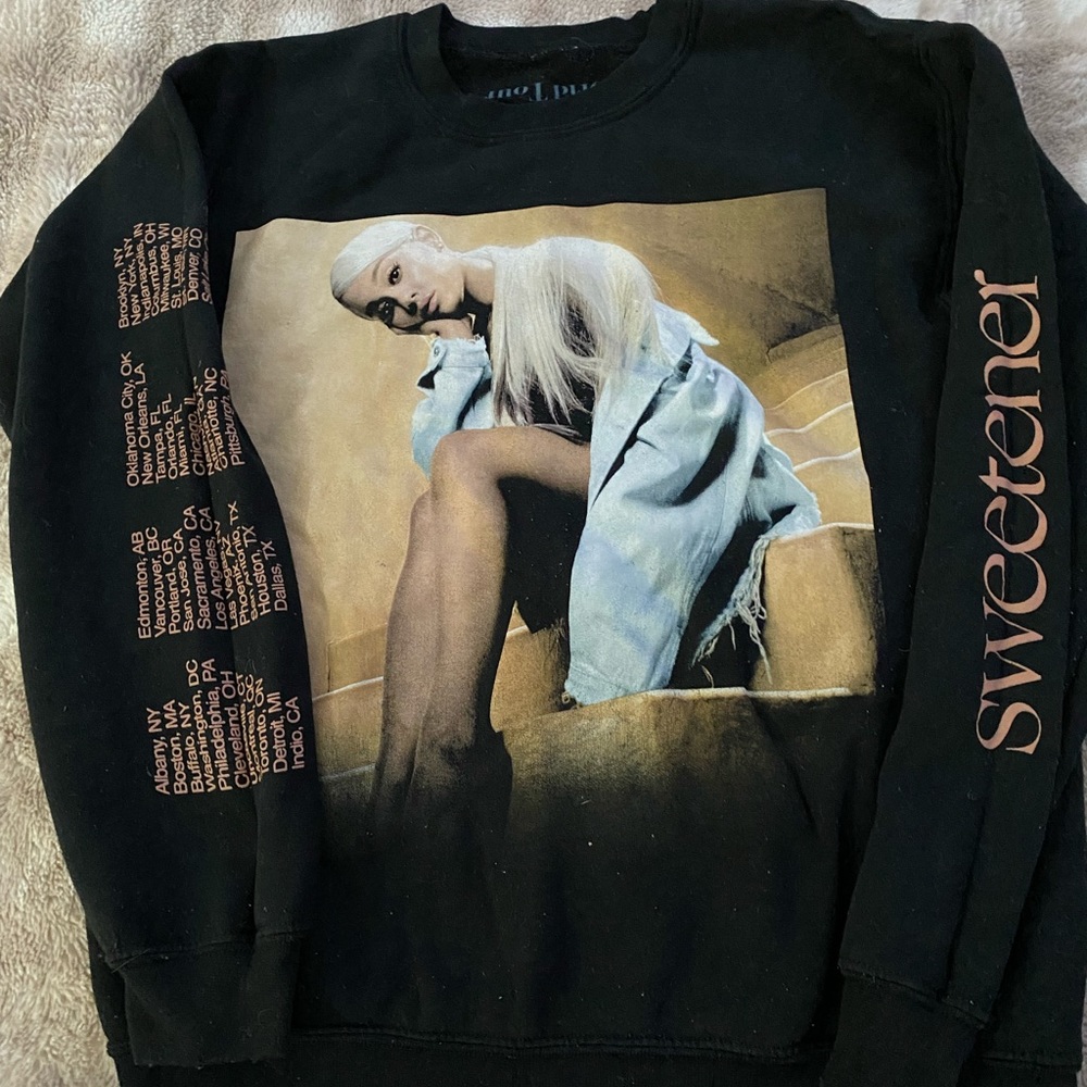 RARE ARIANA GRANDE SWEETENER CREWNECK